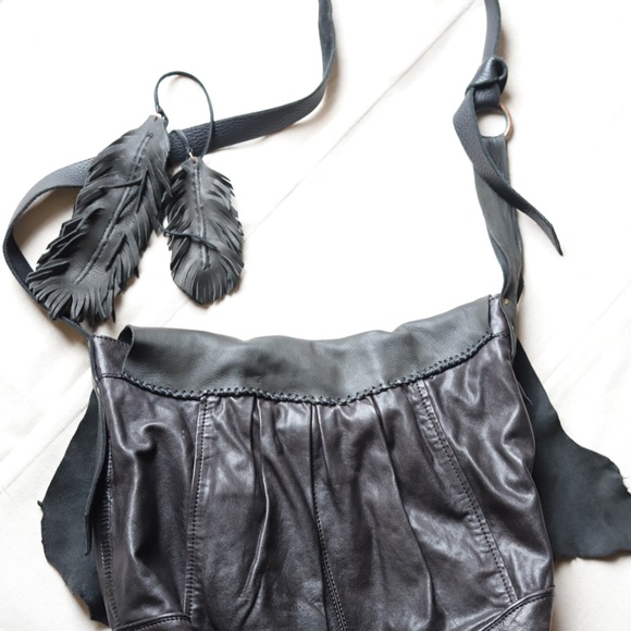 Reworked Andrew Marc black leather bag, with raw edge leather details. - Picture 9 of 11